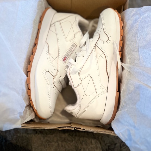 White Reebok Classic w/ peanut butter bottom - Picture 3 of 4